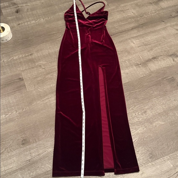 Teeze Me Velvet high-slit dress. Size: 7/8 Burgundy Velvet Gown prom, wedding - Picture 10 of 15
